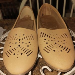 A2 Aerosoles Trend Right slippers. Tan size 6 1/2